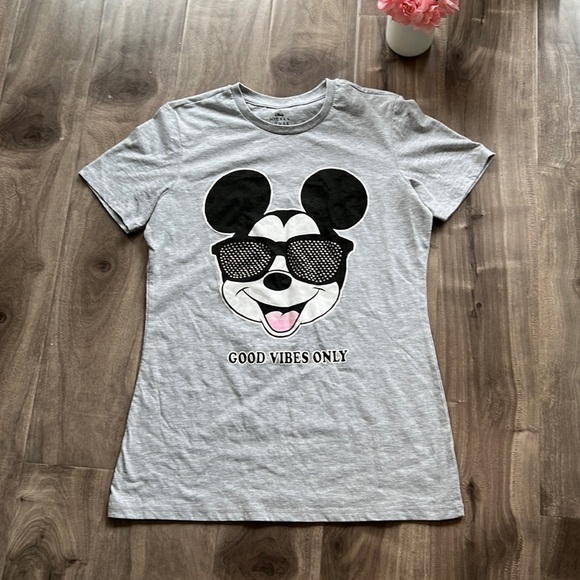 Disney Tops - 🔥4 for $25🔥 DISNEY Mickey Mouse Tee - EUC